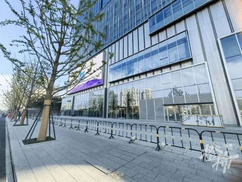 杭州中心要亮相了 外墻掛起廣告,傳聞中的大牌原來是它